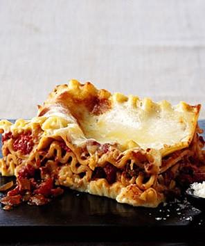 LASAGNA Serves 8 3 cups spaghetti sauce Boiled lasagna noodles 2 large eggs 500 ml of ricotta cheese (or cottage cheese) ¾ cup of grated Parmesan cheese 1 teaspoon of oregano 1 teaspoon of salt 1/3