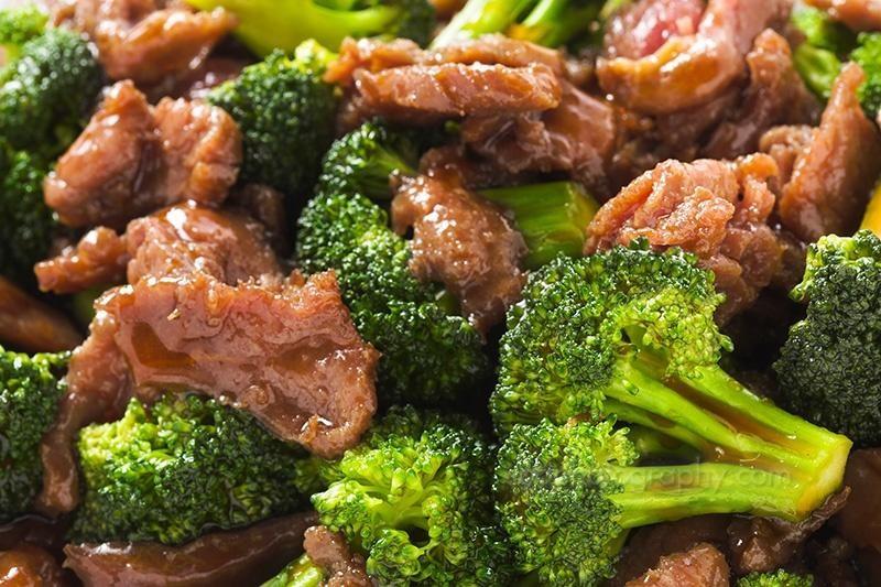 Beef & Broccoli Ingredients ¼ cup all-purpose flour 2 ½ cups beef broth 1 tablespoons white sugar 2 tablespoons soy sauce 1 pound boneless round steak, cut into bite size pieces (or marinated