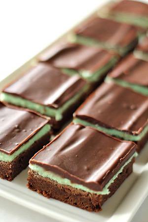 CHOCOLATE THIN MINT BROWNIES D E S S E R T Serves: 48 Prep Time: 1 Hour 40 Minutes Cook Time: 25 Minutes Brownies: 1 1/2 cups butter (melted) 3/4 cup cocoa 3 cups sugar 6 eggs (beaten) 1 1/2