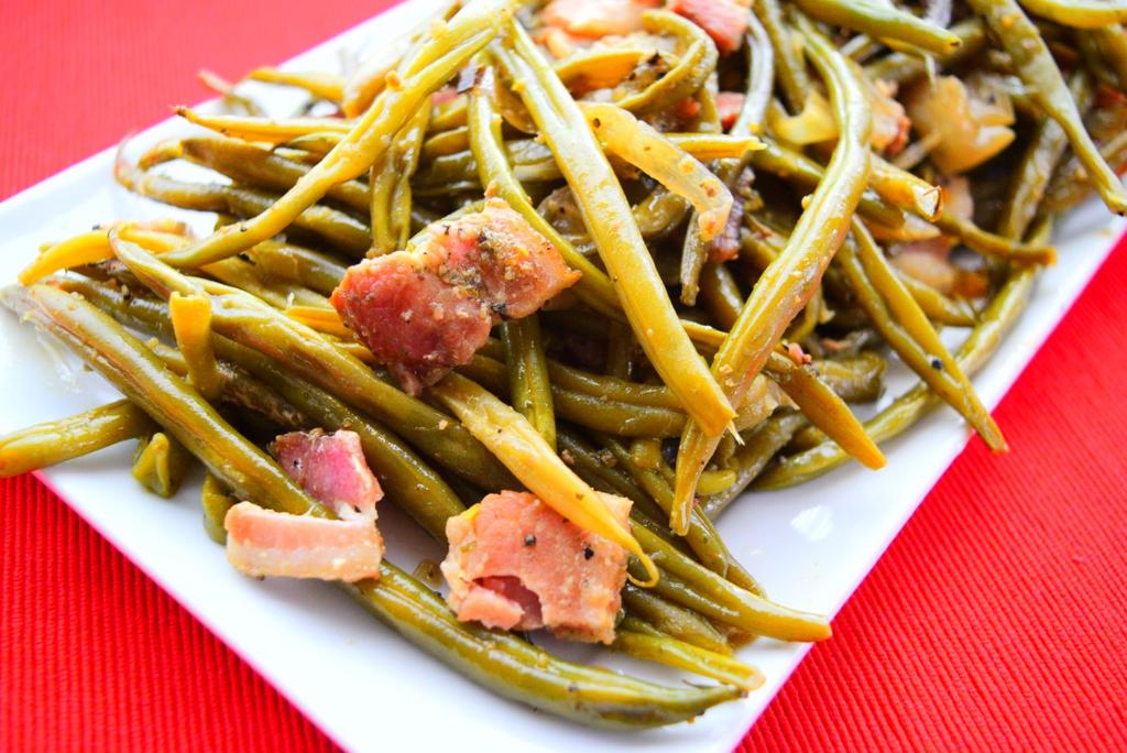 Crockpot String Beans with Bacon Ingredients: 1-pound fresh string bean, cut into 1-inch lengths (OR leave whole, cut ends) 6-8 slices of uncured bacon, cut in small strips 1 tablespoon Mrs.