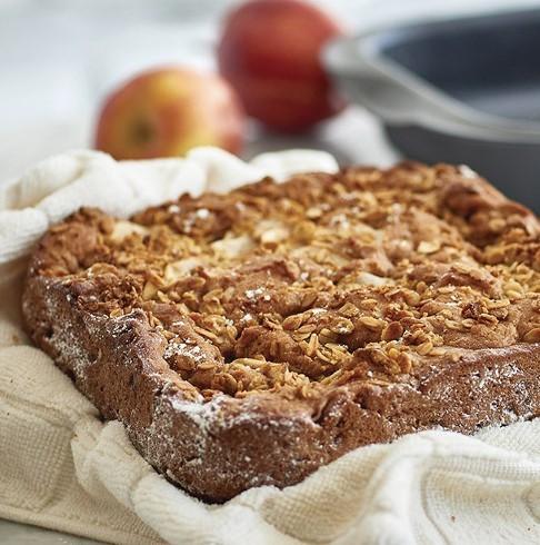 table salt 1½ cups all-purpose flour 1½ tsp. baking powder ½ cup butter, melted ½ cup oats ¼ cup all-purpose flour ¼ cup brown sugar 1 apple, cored & quartered 1. Preheat oven to 27