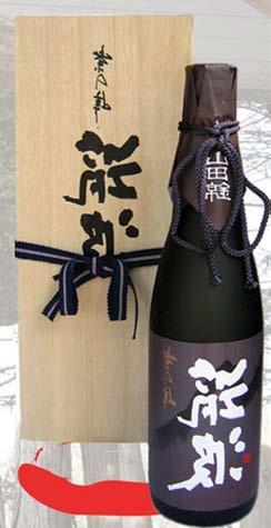 Yoi no Tsuki Daiginjo (Tsukinowa Brewery) ***** Expressive aromatics dominated by blanched macadamia nut and a suggestion of ripe white