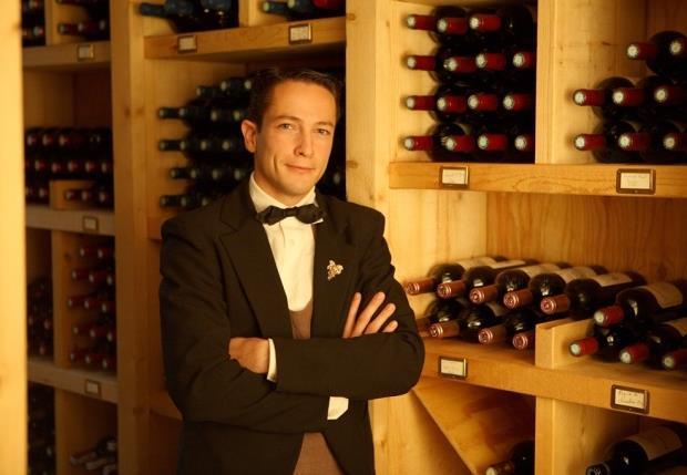 Wine tasting - La Grand Vigne Head sommelier Aurélien Farrouil s team will be pleased to welcome you at the wine bar Rouge, on Saturdays.