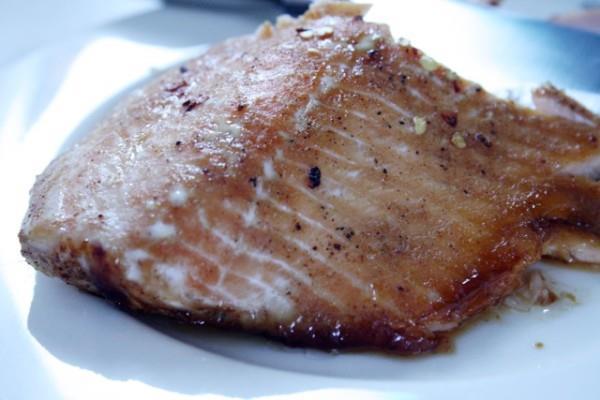 MAPLE GARLIC GLAZED SALMON Adapted from Kate Scarlata, Serves 2 1/2 lb (450 g) salmon filet 2 tablespoons pure maple syrup 1 tablespoon garlic infused oil 1 tablespoon soy sauce Salt and pepper, to