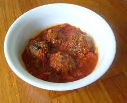 Meatball Piccadillo Meatballs 1tbs oil 1 onion diced 500g lean mince meat 2 garlic clove finely diced 1 apple, peeled, cored and grated ¼ cup raisins 6 black olives chopped 3 tbs slivered almonds 1