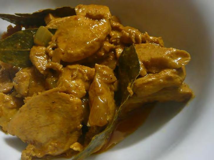 . Coconut Chicken Curry 2 chicken breasts, sliced 2tbs olive oil 1 onion, diced 2 garlic cloves, finely chopped 2tbs red curry paste 1tsp turmeric, ground 400ml coconut milk 12 bay leaves Heat 1tbs