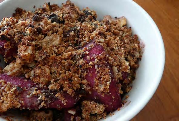 ... Blueberry and Pear Crumble 5 pears 1tbs mixed spice 4tbs lemon juice 1tbs honey 300g packet frozen blueberries 2tbs arrowroot ½ cup almond meal 10 dates 1tbs water 1 / 3 cup walnuts, chopped