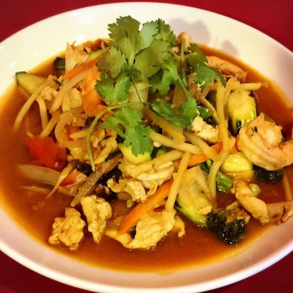 and chili garlic sauce PA D P R I K Stir fried bamboo shoots, basil, onions, zucchini, bell peppers, broccoli, and chili garlic sauce S W E E T A N D S O U R Stir fried