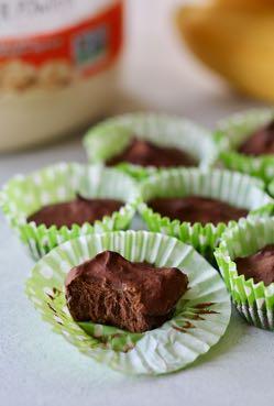 HEALTHY PLAN 5 INGREDIENT HEALTHY FUDGE D E S S E R T Serves: 24 Prep Time: 2 Hours 5 Minutes Cook Time: Calories: 15 Fat: 0.4 Carbohydrates: 2.6 Protein: 1.1 Fiber: 0.5 Saturated Fat: 0.