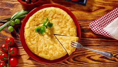 Tortilla de patatas Waffles 1. Peel the potatoes and onions and cut them into thin slices. Fry the potatoes in oil at a medium heat until tender.
