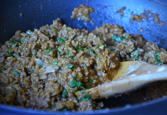 Momentum Phase Recipes Kheema Matar 2 onions, roughly chopped 4 garlic cloves, chopped 1 inch piece of ginger, peeled and roughly chopped 2 red chillies 1 tbsp. olive oil 2 bay leaves 500g (1.