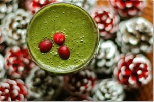Winter Green Smoothie 2 apples, cored and cut into large chunks 6 to 7 large kale leaves 2 pears, cored and cut into large chunks 4 to 5 large collard greens Handful of fresh or frozen cranberries 2