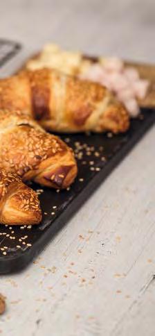 Its grated cheese topping leaves a crunchy gratin after baking lending it an even more attractive and croustillante texture. Ham and Cheese Caprice Croissant REF.