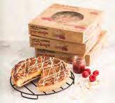 The raspberry flavoured filling contrasts with the short crust pastry base made with butter and the characteristic dough made with eggs, sugar,