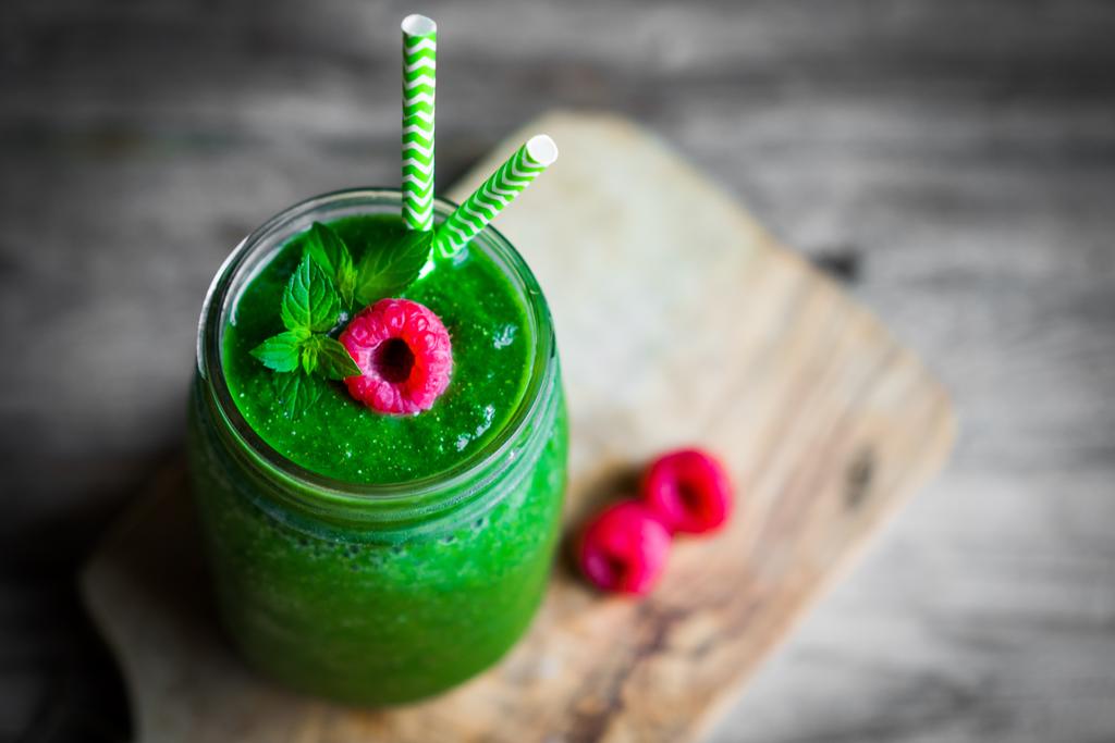 LOVE IN A CUP SMOOTHIE 1 ½ cups dairy free milk 1 cup spinach ½ avocado 1 tablespoon ground flax seed 1 cup frozen berries ¼ teaspoon cinnamon 1 splash vanilla extract* (optional) BE DIVINE SMOOTHIE