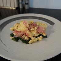 Spinach and Bacon Scrambled Egg 4 Eggs Spinach 3 Slices of Ham / rashers of bacon all fat removed and chopped into small pieces Dash of coconut milk 1 tsp coconut oil Steam the spinach and grill the