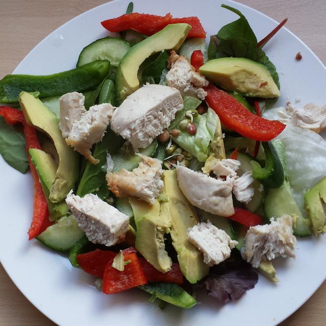 Crispy Bacon & Chicken Salad Olive & Avocado Salad Super salad: green leaf, shredded carrot, cucumber, tomato chopped in half & 2 small spring onions 2 small chicken breast strips 1 rasher of lean