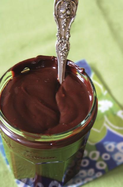 Molasses Chocolate Sauce 1 cup whipping cream 8 oz dark chocolate, broken into pieces Bring cream and molasses to a gentle boil. Remove from heat and stir in the chocolate pieces.