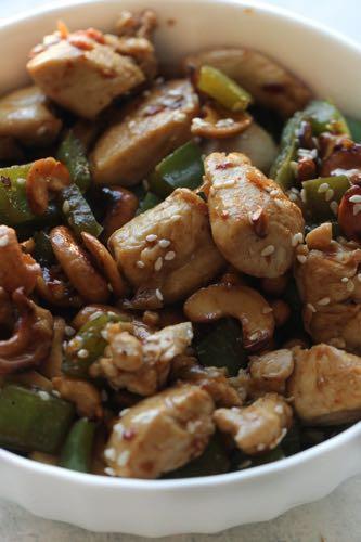 DAY 7 STANDARD PLAN CASHEW CHICKEN M A I N D I S H Serves: 8 Prep Time: 20 Minutes Cook Time: 15 Minutes 1/2 cup cashews 4 boneless skinless chicken breasts (diced bite sized pieces) 4 Tablespoons