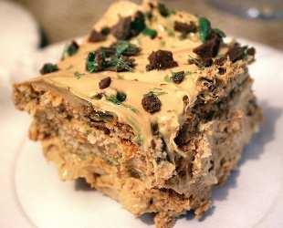 Peppermint crisp fridge tart 250ml Orley Whip, whipped 2 packets of Tennis biscuits 375g caramelised condensed milk 20ml castor sugar 3 Peppermint Crisp bars, crushed 3-4 drops of peppermint essence
