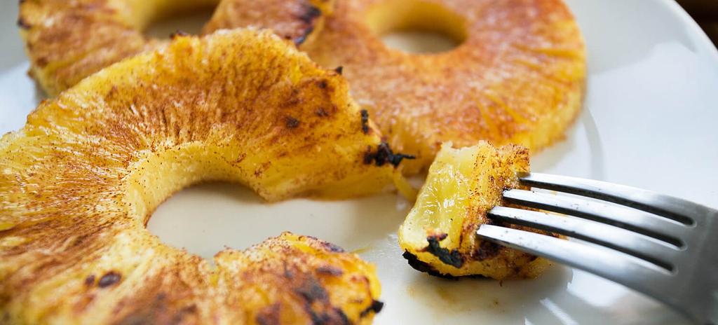Broiled Pineapple with Cinnamon #snack #dessert #vegan #vegetarian #paleo #eggfree #nutfree #glutenfree #dairyfree 2 ingredients 10 minutes 1 Servings 1. 2. 3. 4.
