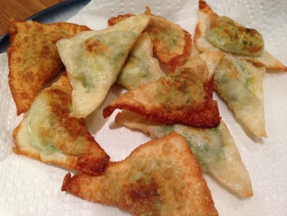 Spinach and Cream Cheese Wontons 1. Wonton Wrappers 2. 8 oz of low fat Cream Cheese 3. Frozen Spinach 12 oz thawed and rinsed of excess liquid 4. Olive Oil 5. Pinch of Cayenne Pepper 6.