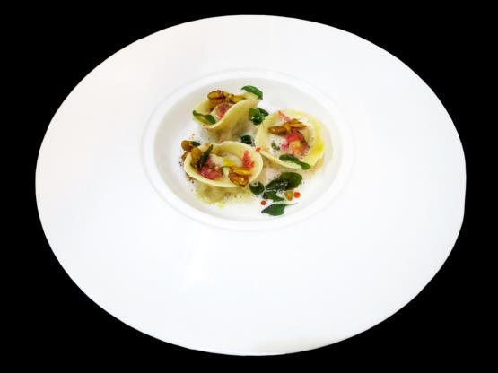 April, May & June Chefs Nino Tancinco & Steve Pragamac Specialities Appetizer ( 开胃菜 ) ( 간식 ) Squash Tortellini