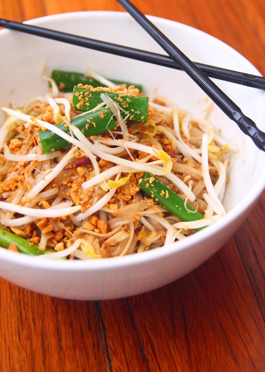 EGG PAD THAI This is a great easy meal to make if you fancy getting a take away. At just 1.36 per serving this a great alternative to getting a Thai takeaway.