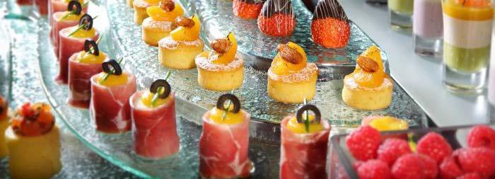 FESTIVE SPARKLES BY CONRAD 2017 Sparkle the merry season and year-end get-togethers at Conrad Hong Kong with a lineup of festive culinary delights!