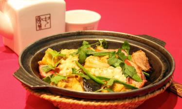 煲仔類 Hot Pot Dishes 粉絲蟹煲 Crab & Glass Noodles 17.