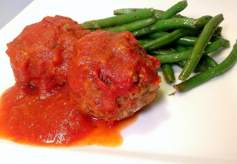 Polpette Di Carne (Meatballs) (3a) 4 servings Active Time: 45 min Total Time: 45 min 2 garlic cloves, diced 2 tsp. olive oil 1 lb. lean ground beef 2 tbsp.