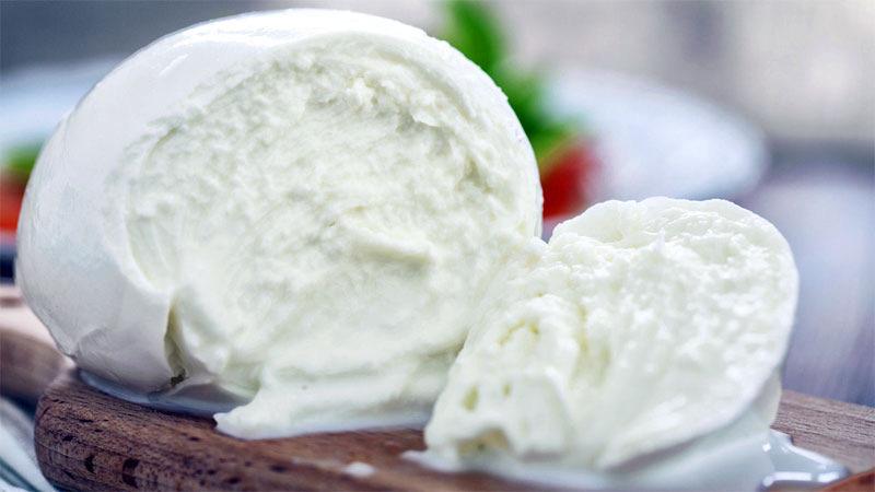 The term mozzarella derives from the procedure called mozzare which means "cutting by hand", separating from the curd, and serving in individual pieces, that is, the process of separation of the curd