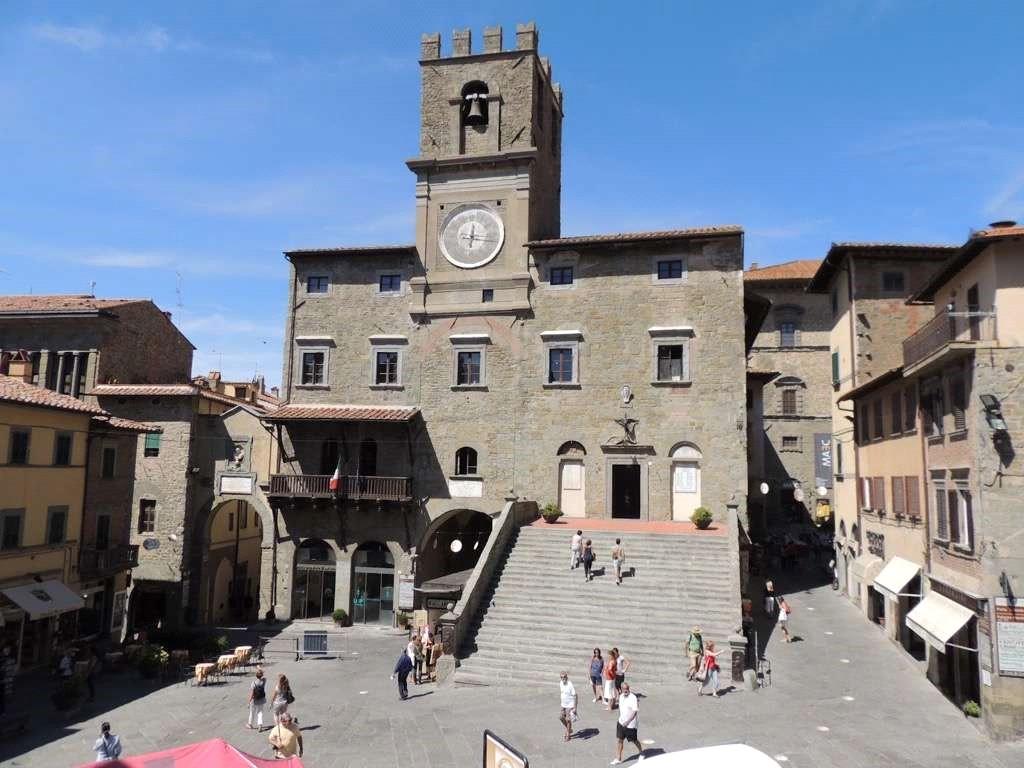 Walking the streets of Cortona A journey to discover Cortona - the ancient city of Etruscan origin - walking its narrow streets and wide squares.