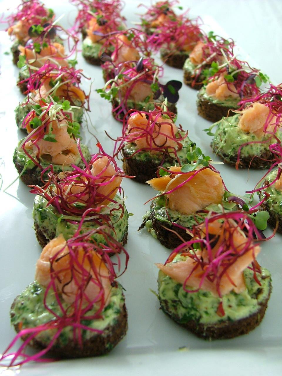 Canapés Canapé Selection per canapé per person choose 6 Smoked salmon in charcoal cup with horseradish cream Rare roast mustard beef & watercress on sourdough Smoked chicken, crushed white bean &