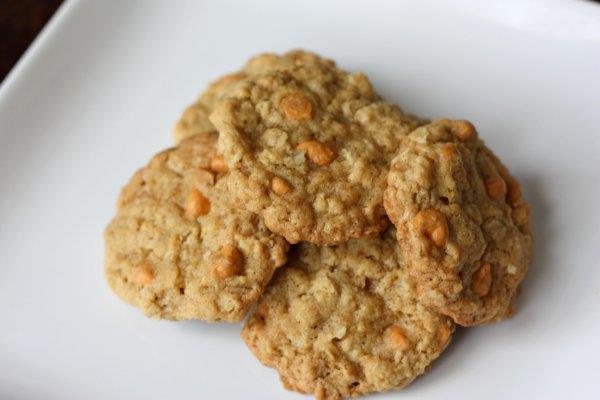 Oatmeal Scotchies Submitted by: Bev Schoonover 1 cup brown sugar 1 cup white sugar 1 cup Crisco shortening (softened to mix well) 2 beaten eggs 2 cups King Arthur All-Purpose Flour ½ tsp salt 1 tsp
