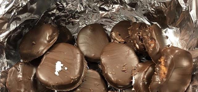 Peppermint Patties Submitted by: Maren Noll 2 1/4 cups powdered sugar 2 tbsp softened butter 2 tsp peppermint extract 2 tbsp cream 12 oz Mellting Chocolate Wafers In Step 5, try dropping the patty