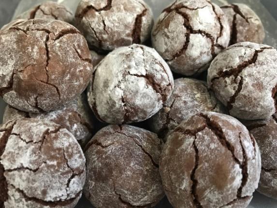 Cocoa Crinkle Cookies Submitted by: Kim Thompson (makes about 6 dozen) 2 cups granulated sugar ¾ cups vegetable oil 1 cup Hershey s cocoa 4 eggs 2 teaspoons vanilla extract 2 1/3 cups King Arthur