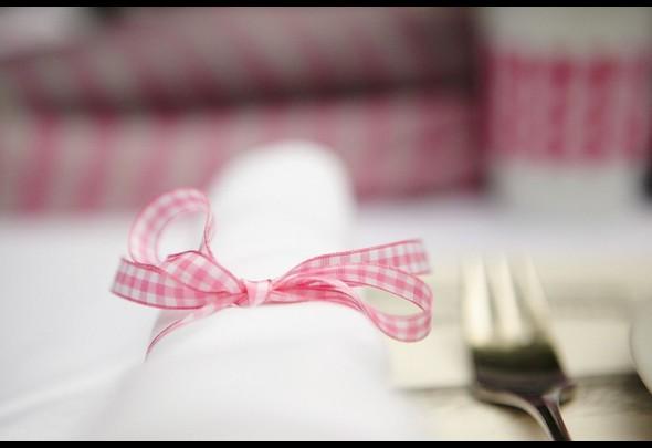 Gingham Print Ribbon Tie napkins with a touch