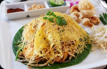 chicken served with condiments Phad Thai Goong 250 The most