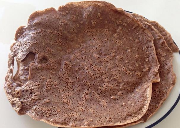 Cocoa Oatmeal Protein Crepes ½ cup of quick cooking Rolled Oats ½ cup unsweetened Almond Milk ½ Cup Liquid Egg Whites 1 tbsp of Maple Syrup ½ Scoop Protein Powder Dash of Vanilla extract 1 tbsp of