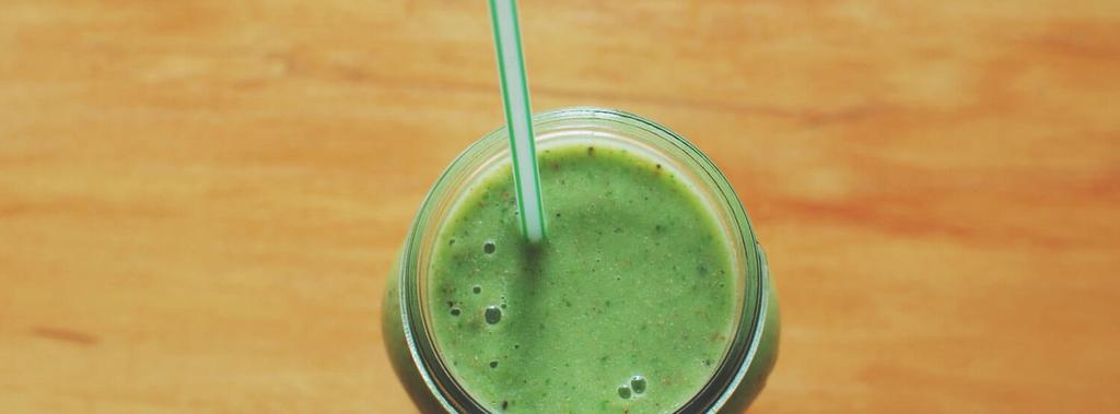 Green Apple Cinnamon Smoothie 6 ingredients 10 minutes 2 servings 1. Place apple, kiwi, ground flax, cinnamon and almond milk in a blender and blend well.