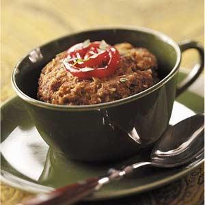 Meatloaf in a Mug 2 Tbsp. 2% milk 1 Tbsp. ketchup 2 Tbsp. quick-cooking oats 1 tsp. onion soup mix ¼ lb.