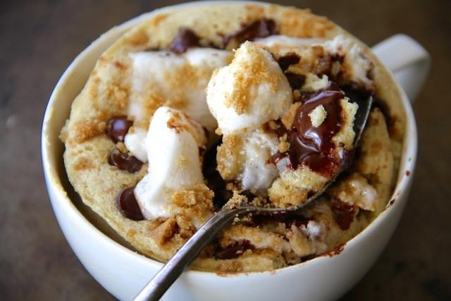 brown sugar ¼ cup unsweetened vanilla almond milk 1 large egg 1 Tbsp. chocolate chips or chunks 1 large marshmallow, sliced in half lengthwise 1. Combine all ingredients into an Tupperware Soup Mug.