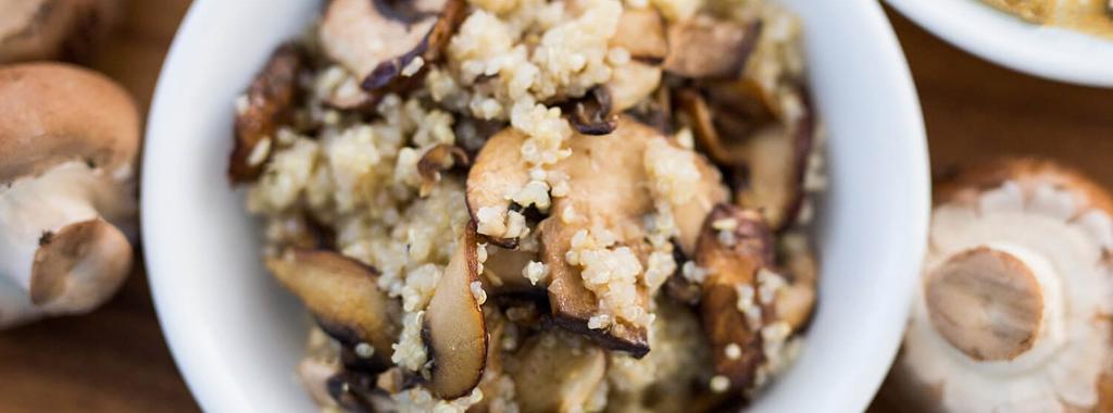 Mushroom Garlic Quinoa 6 ingredients 20 minutes 4 servings 1. Combine the quinoa and water together in a pot. Place over high heat and bring to a boil. Once boiling, reduce to a simmer and cover.