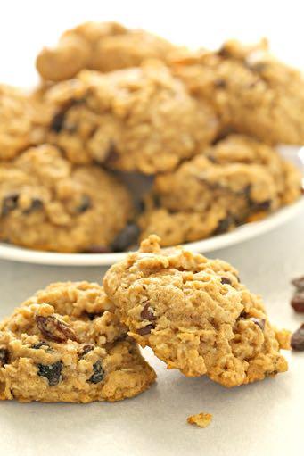 HEALTHY PLAN HONEY WHOLE WHEAT OATMEAL RAISIN COOKIES D E S S E R T Serves: 36 Prep Time: 10 Minutes Cook Time: 10 Minutes Calories: 145 Fat: 6.4 Carbohydrates: 20.8 Protein: 2.2 Fiber: 1.