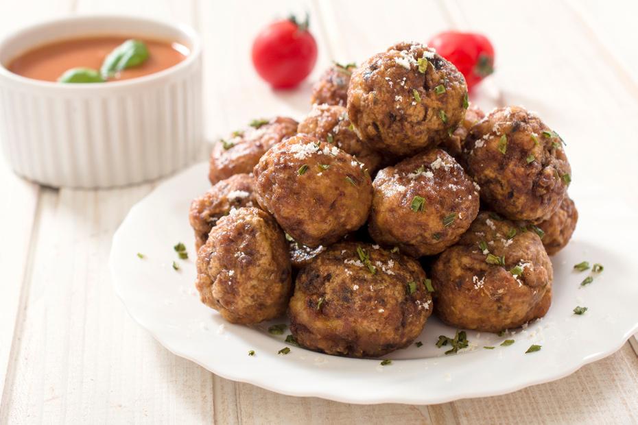 Meatballs Marinara Makes 8 servings 1 ½ pounds 96% lean beef 1 ½ pounds 99% lean ground turkey breast ½ cup plain oatmeal (quick oats, not instant) ¾ cup egg whites (4 whites) 1 tablespoon dehydrated