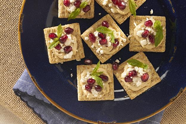 Hummus-Pomegranate TRISCUIT Topper Prep Time: 15 min Total Time: 15 min Servings: 6, 5 topped crackers each 30 TRISCUIT Crackers 2/3 cup hummus 1/3 cup pomegranate seeds 3 Tbsp.