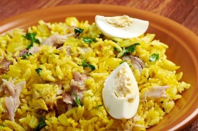 Quick Kedgeree Brunch Breakfast Serves: 4 225g Smoked Salmon, cut into strips 400g Basmati Rice 4 Eggs, hard boiled & chopped 25g Butter 1 tbsp Hot Curry Powder 700ml Chicken Stock small bunch of