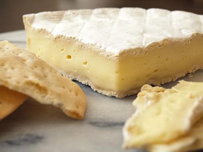 Country of origin : France Milk type: Cow s milk Brie de Nangis Pair with: Your favourite fruity champagne, Sauvignon Blanc or Melot What would Mother s Day be without a stunning, French,