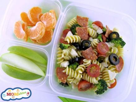 Pizza Pasta Salad Ingredients: 1 cup cooked spiral pasta 1oz mozzarella cheese, sliced 1-2 broccoli florets, chopped Nitrate free pepperoni slices, quartered 3-4 black olives, sliced 3-4 cherry